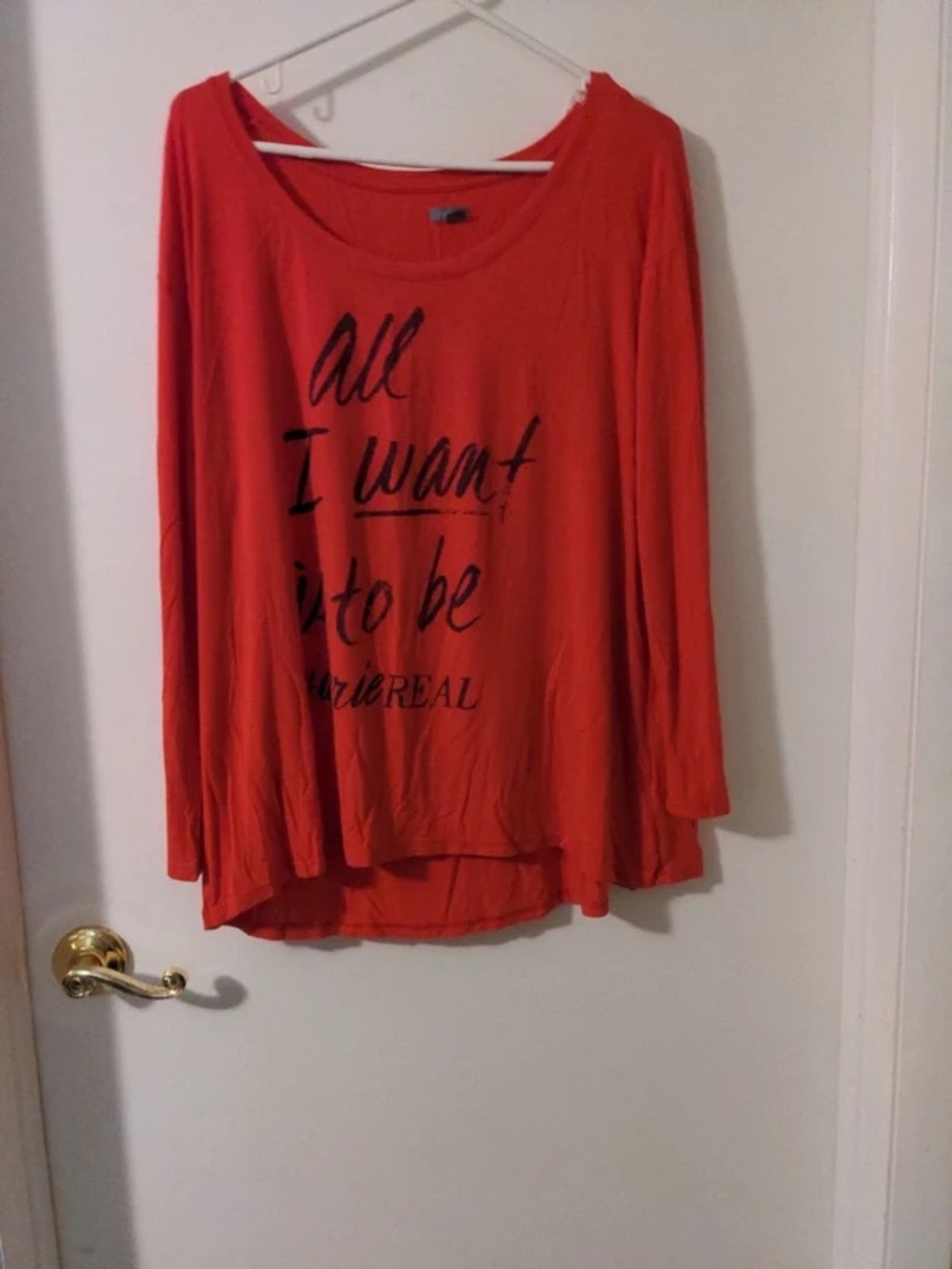 Graphic Scoop Neck Long Sleeve Tee in Coral